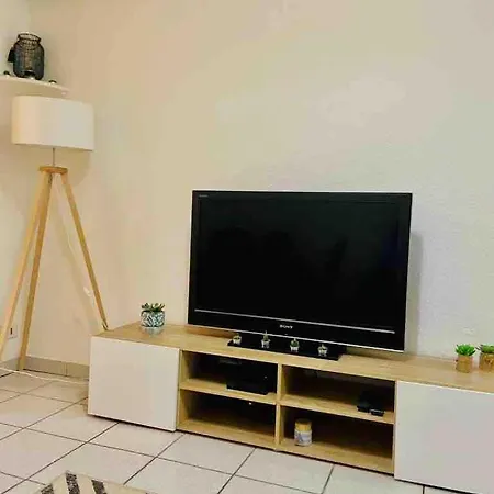 Apartman Charming 100m From The *